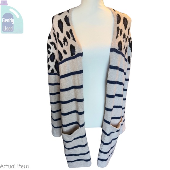 Betsey’s Boutique Shop Animal Leopard Print Cardigan Sweater Size Large - Picture 2 of 6